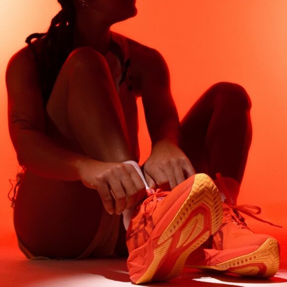 🇨🇦 ASICS Women's Novablast 5 Sneaker - Picture 2 of 9